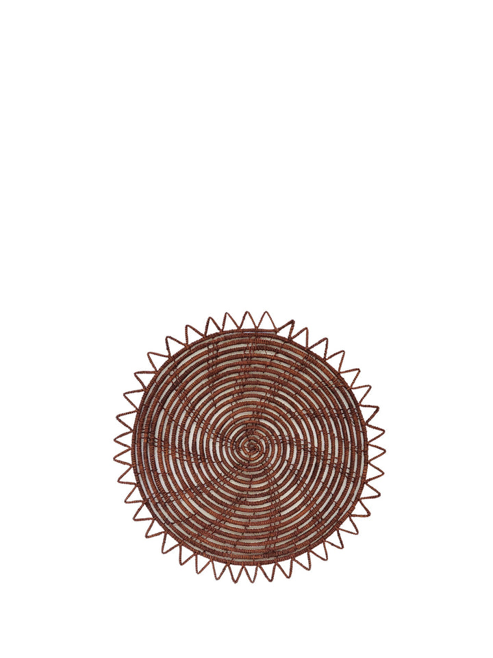 Round woven palm fiber placemat in brown with sunburst edge