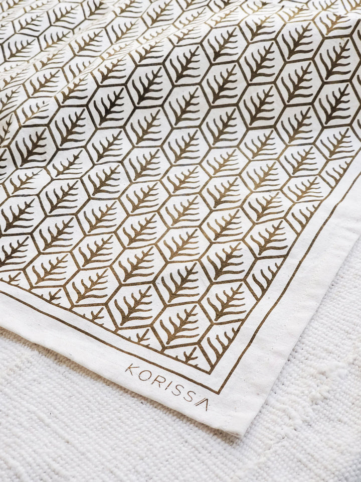 Botanical tree-print tea towels in natural cotton, ideal for everyday kitchen use