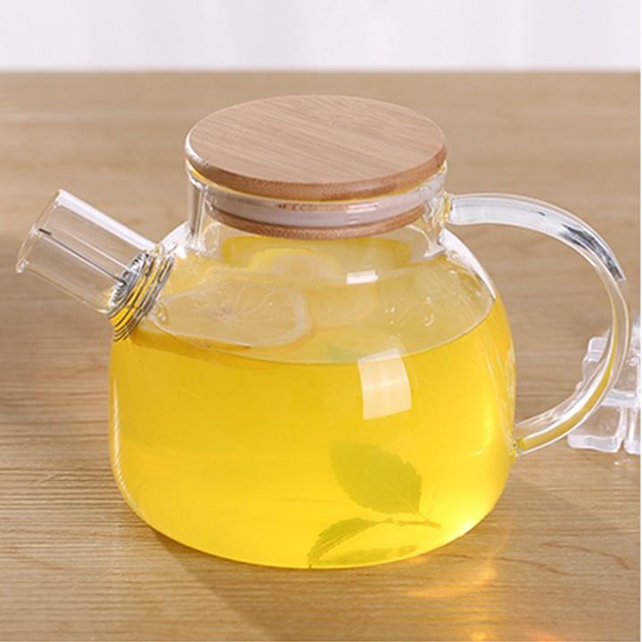Borosilicate glass teapot with a handle and lid, transparent design.
