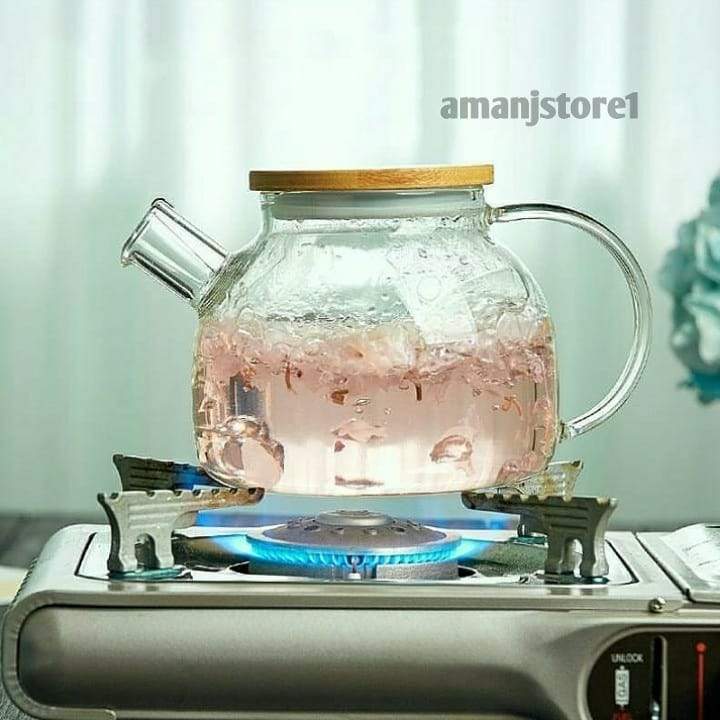 Borosilicate glass teapot with a handle and lid, for hot beverages.