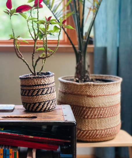 Auburn Stripe Iringa basket, detail of the auburn banding worked into the weave