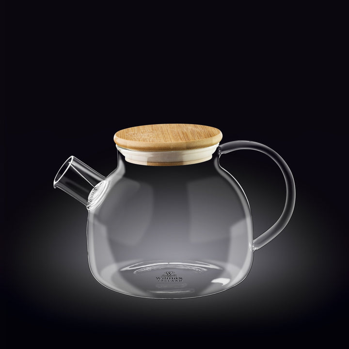 Borosilicate glass teapot with a lid and handle, for brewing and serving tea.