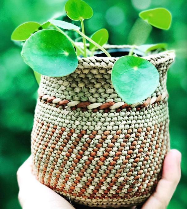 Auburn Stripe Iringa basket showing the pattern of rust bands against cream grass