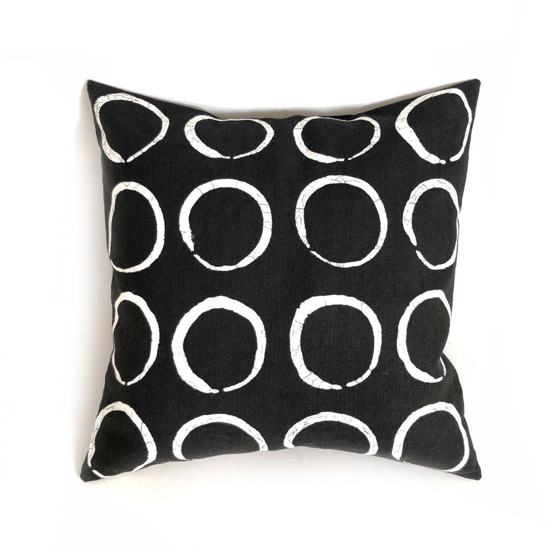 Circles sadza pillow cover with bold hand-painted circular pattern, handwoven in Zimbabwe.