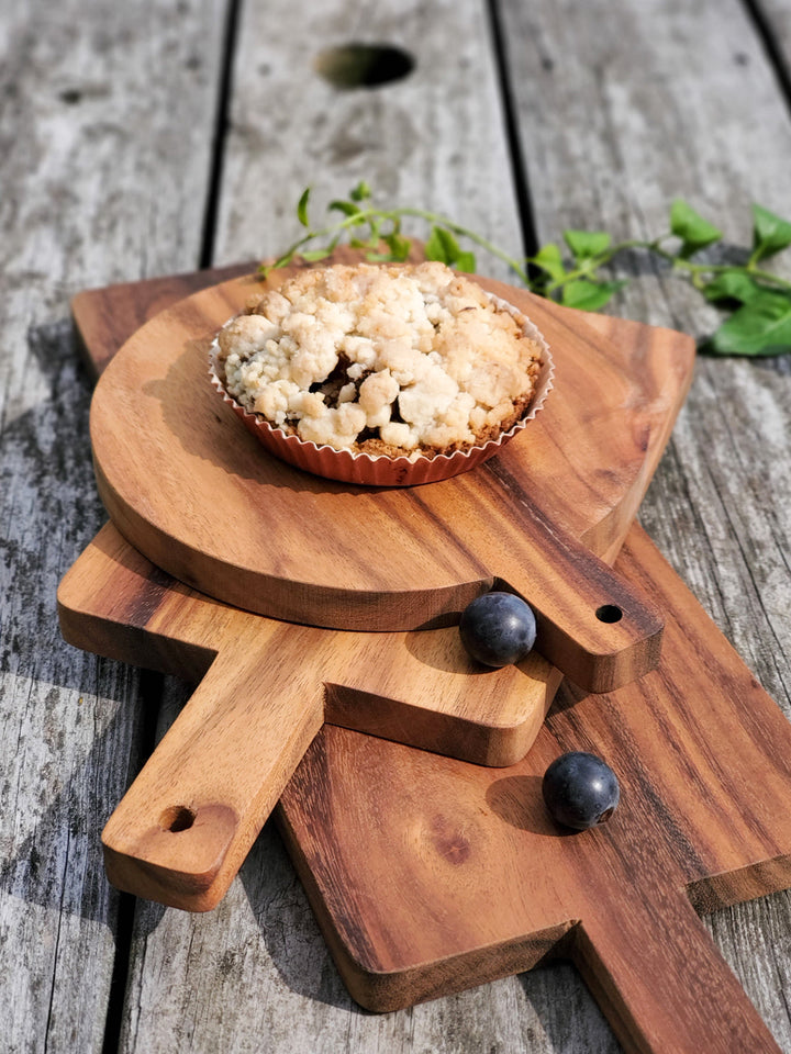 Albizia wood charcuterie board, small round with handle, hand-finished