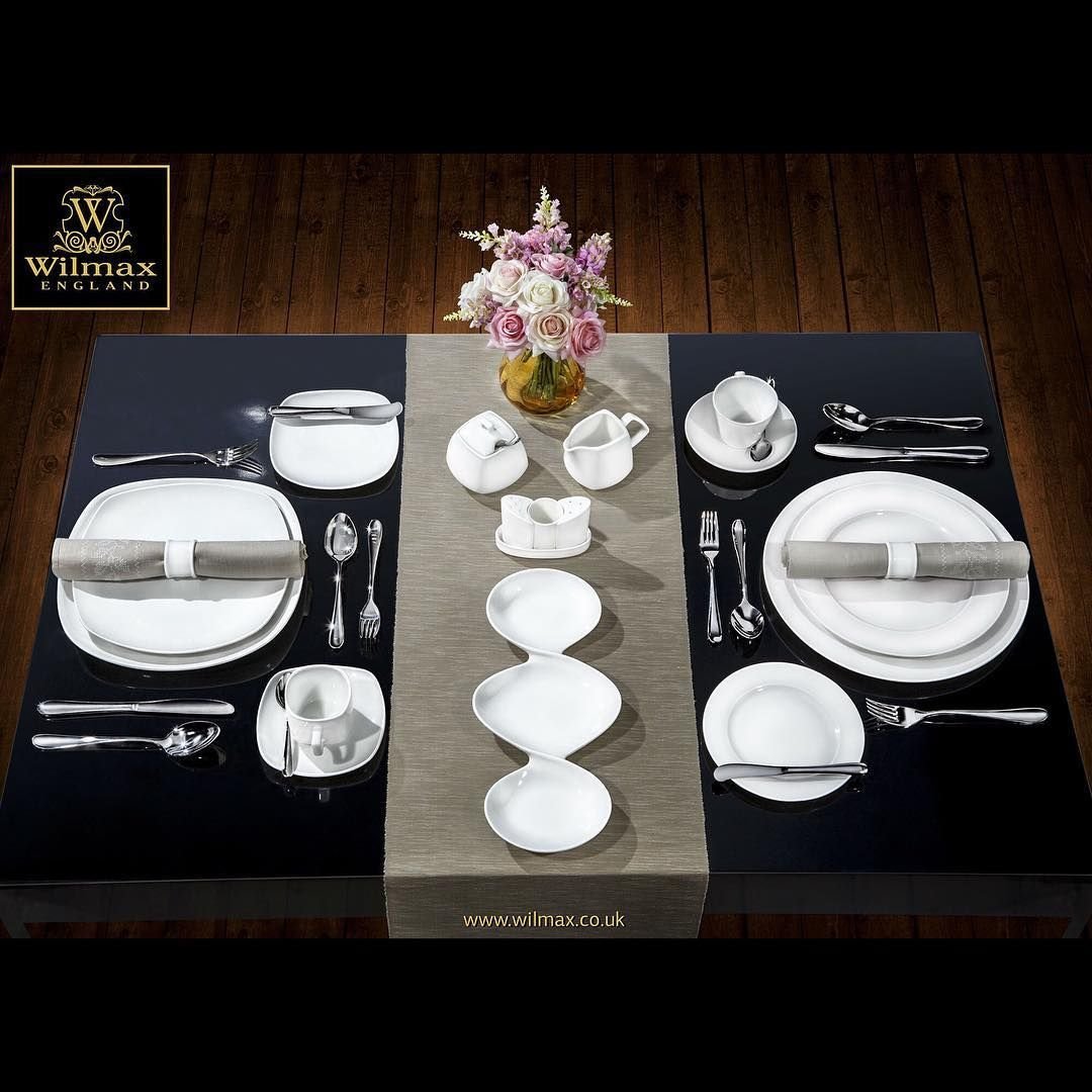 Porcelain divided sauce dish with three compartments, for sauces and condiments.