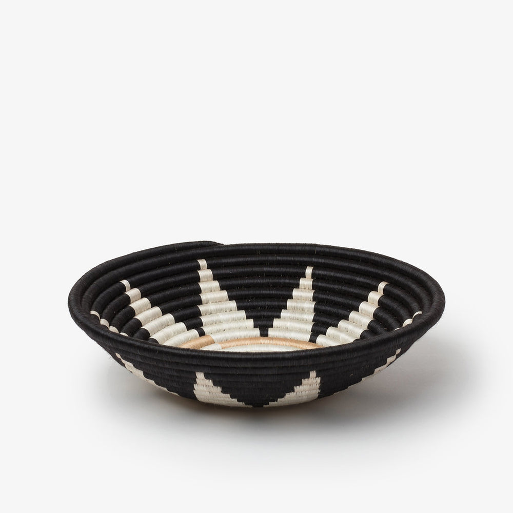 Medium Zuba woven bowl in black sisal, detail of the woven sunburst pattern.