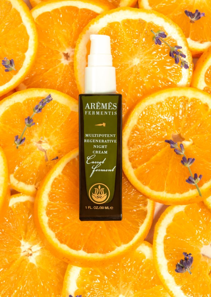 Regenerative night cream in a jar, made with fermented ingredients.