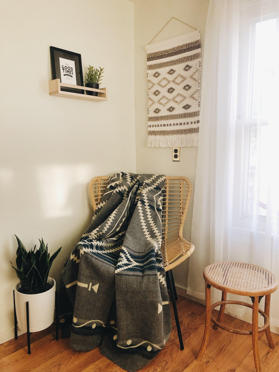 Handwoven Achuar Ash Grey Andean blanket in cream, grey, and navy, made in Ecuador.