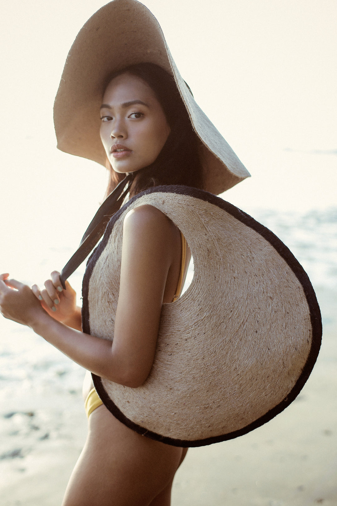 Round Solo Halo jute bag with sturdy jute material and stylish design, perfect for casual, eco-friendly fashion.