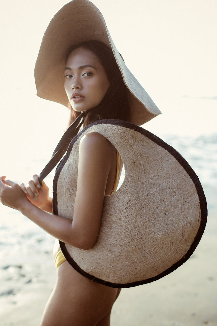 Round Solo Halo jute bag with sturdy jute material and stylish design, perfect for casual, eco-friendly fashion.