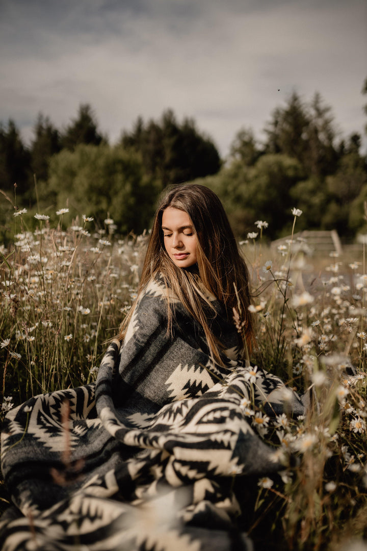 Detail of the Greyscale blanket&