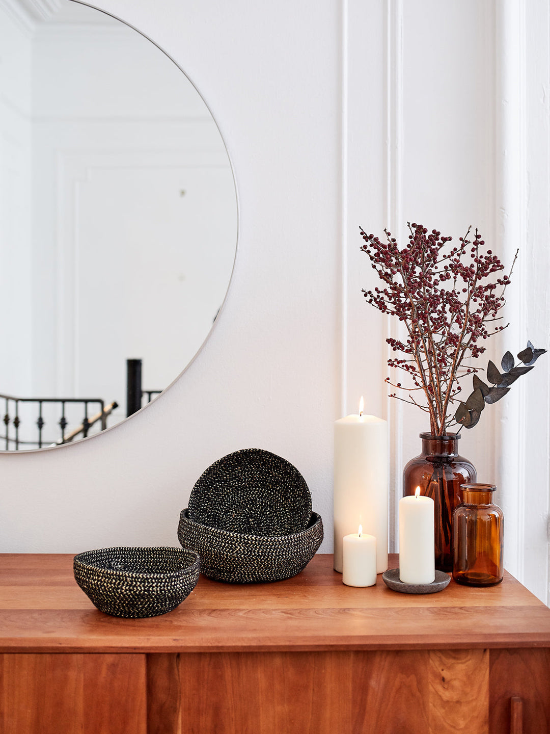 Black and gold catch-all bowls for fruit, keys, or stationery storage