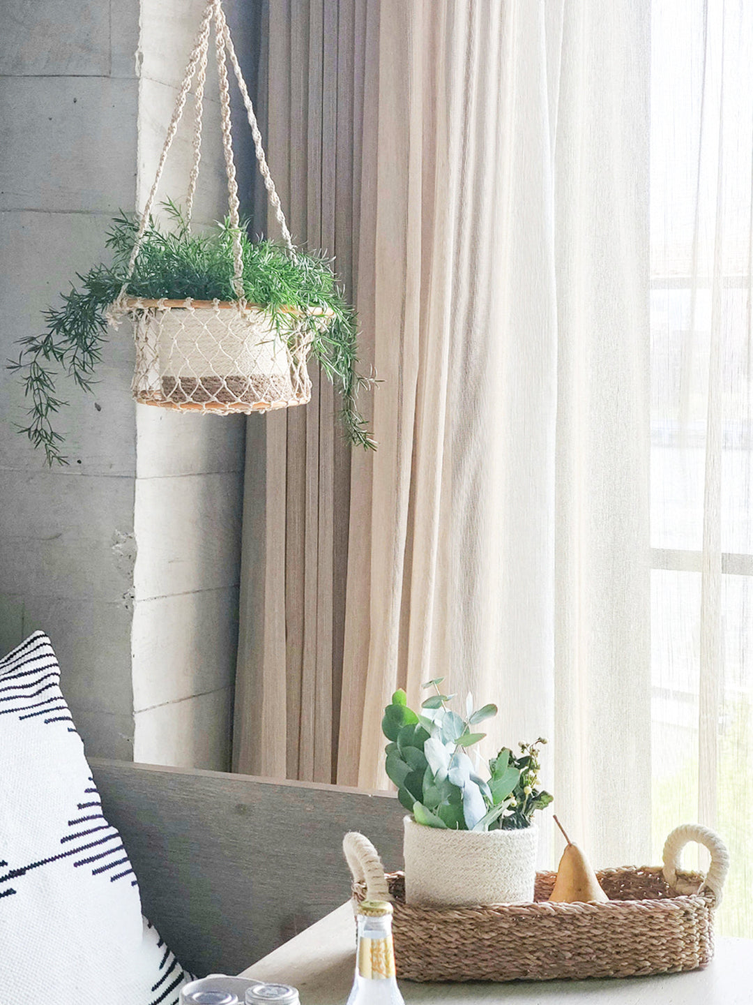Natural jute hanging basket with a rounded silhouette and sturdy hanger