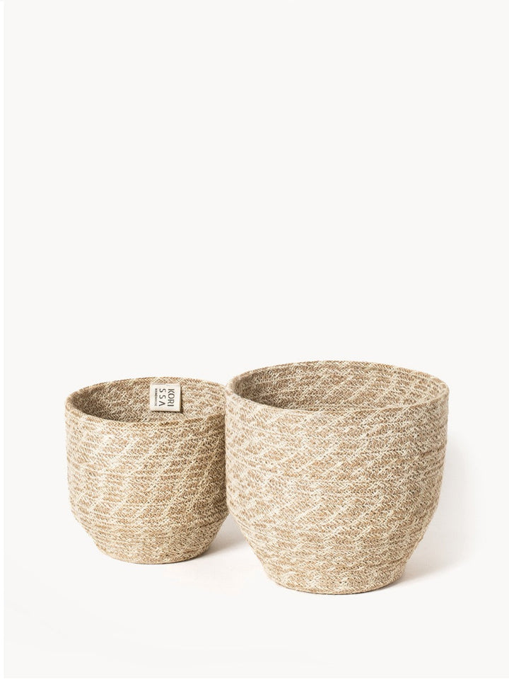 Round white and natural jute storage bin