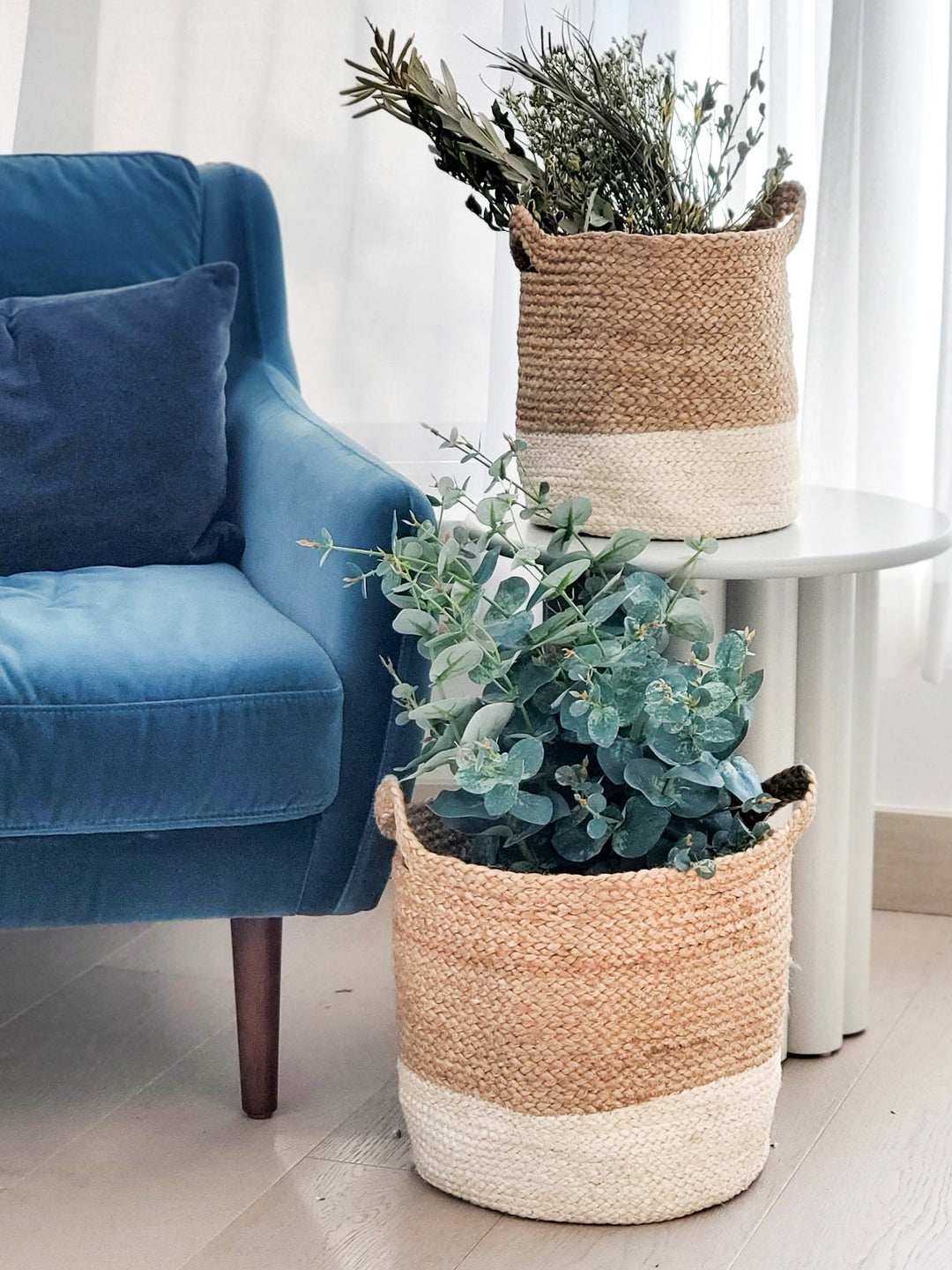 Handwoven colorblock jute basket with crisp natural-and-white band