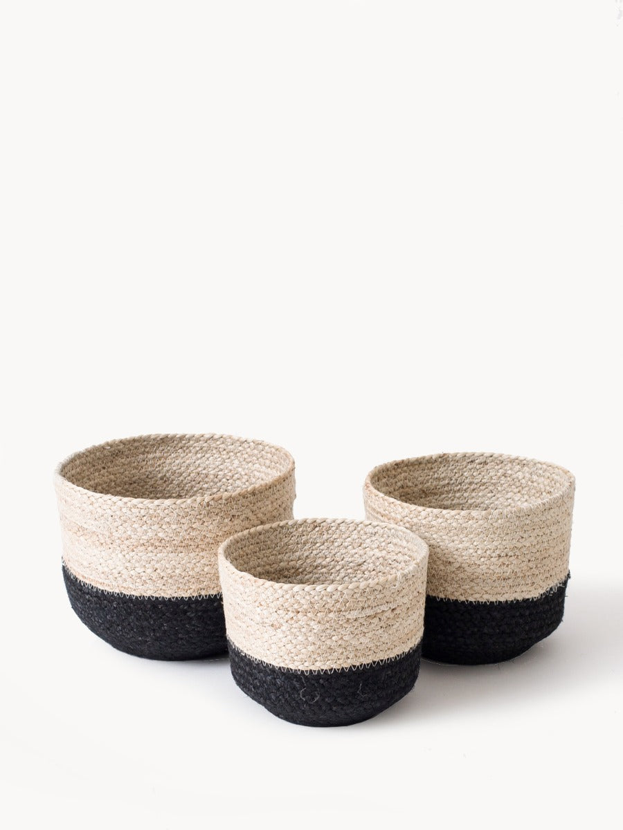 Natural braided jute storage bin with sturdy handles