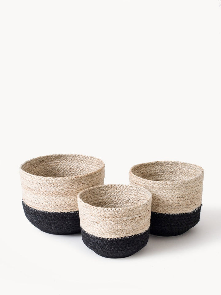 Natural braided jute storage bin with sturdy handles