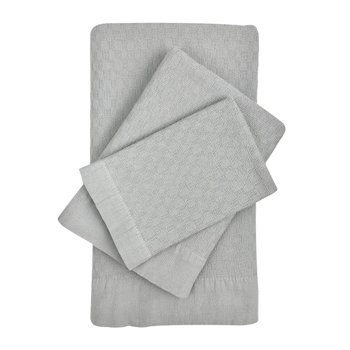 Set of 3 oat-colored Turkish towels (bath, hand, washcloth) in woven cotton.