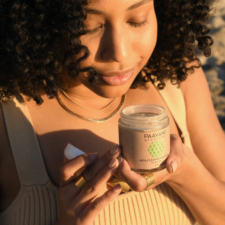 Vata cleanser and mask with Rhassoul clay in a jar.