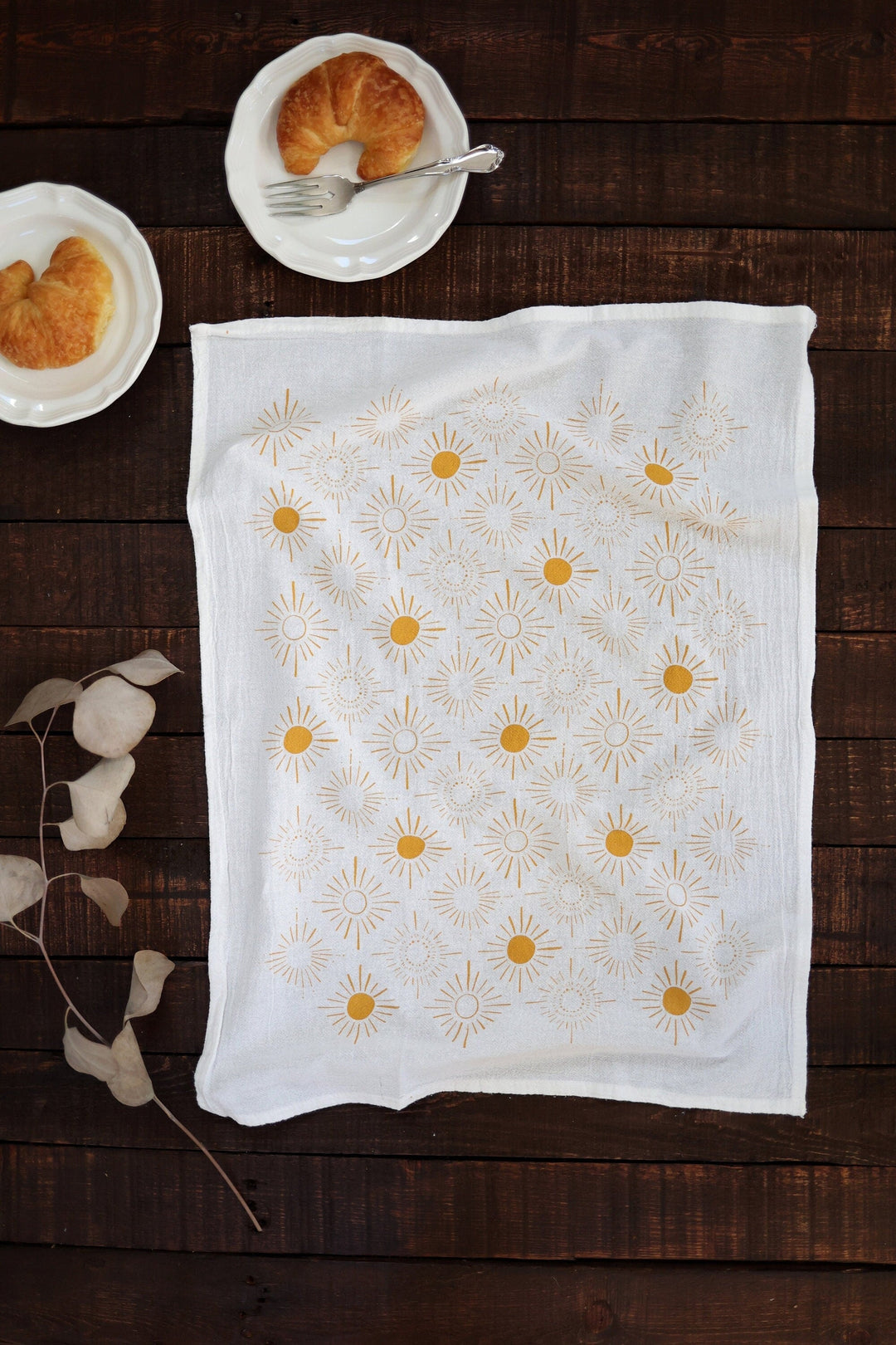 Sundance tea towel with a watercolor pattern on cotton.