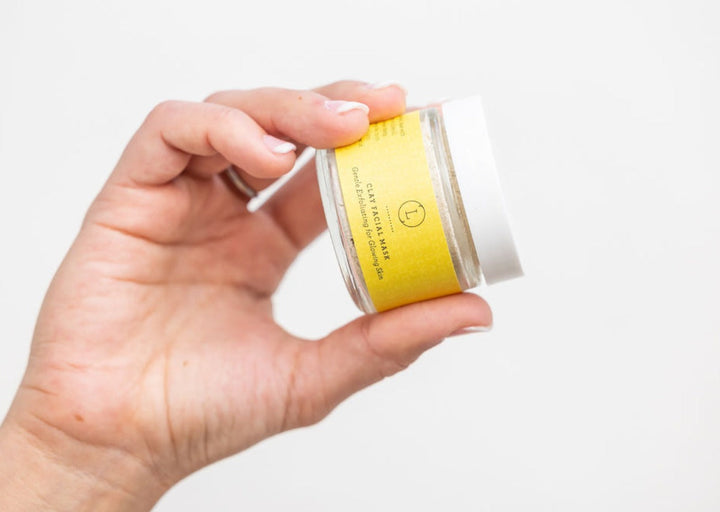 Grapefruit and shea butter body care set, a body cream and scrub in a fresh presentation.