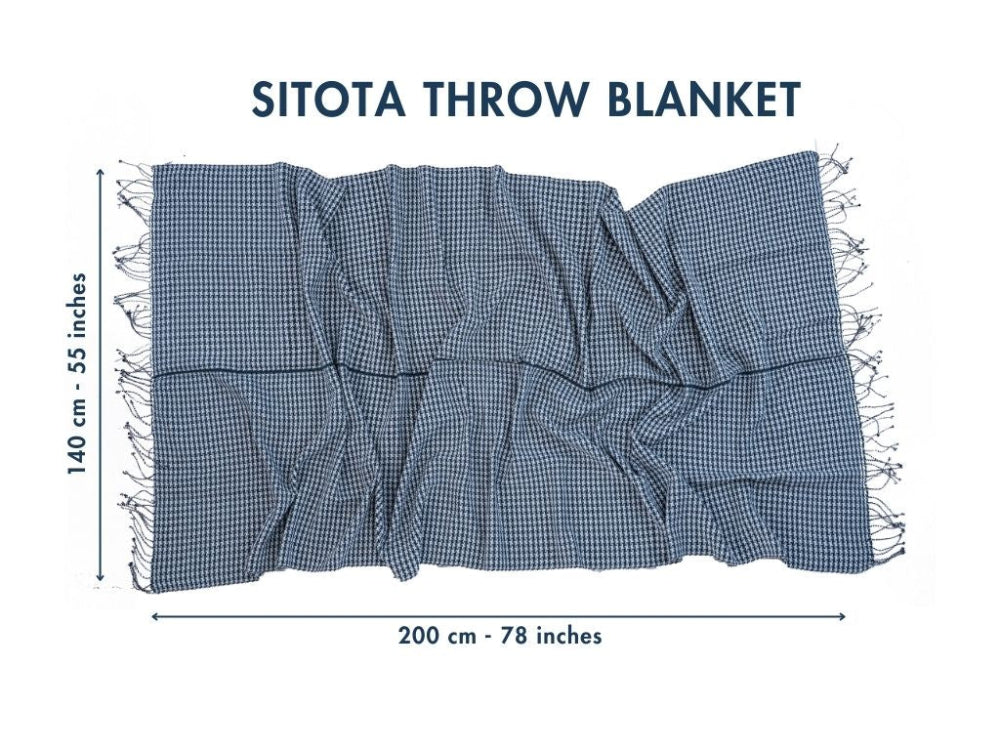Pinwheel cotton throw laid flat with measurements: 140 by 200 cm, 55 by 78 inches.
