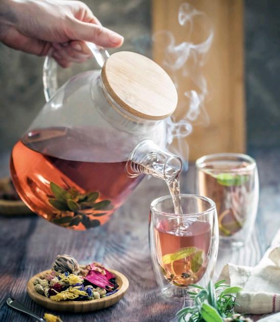Large 54 oz glass teapot with a lid and handle, for brewing and serving tea.