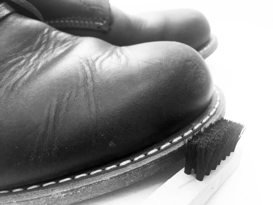 Small detail brush with natural bristles for cleaning tight spaces and seams.